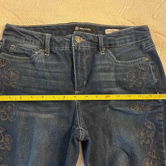 Women’s Daisy Fuentes Brand Embroidered Blue Jeans | Size‎ 6 - Picture 8 of 10